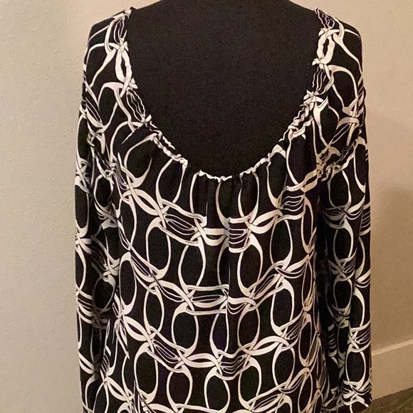 New black & white Michael Kors blouse in large. - Picture 3 of 7